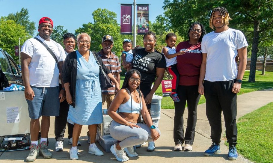 A big family standing behind their relative who is at siu